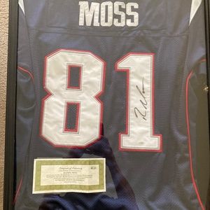 Jerry moss signed New England patriots autographed and authenticated jersey